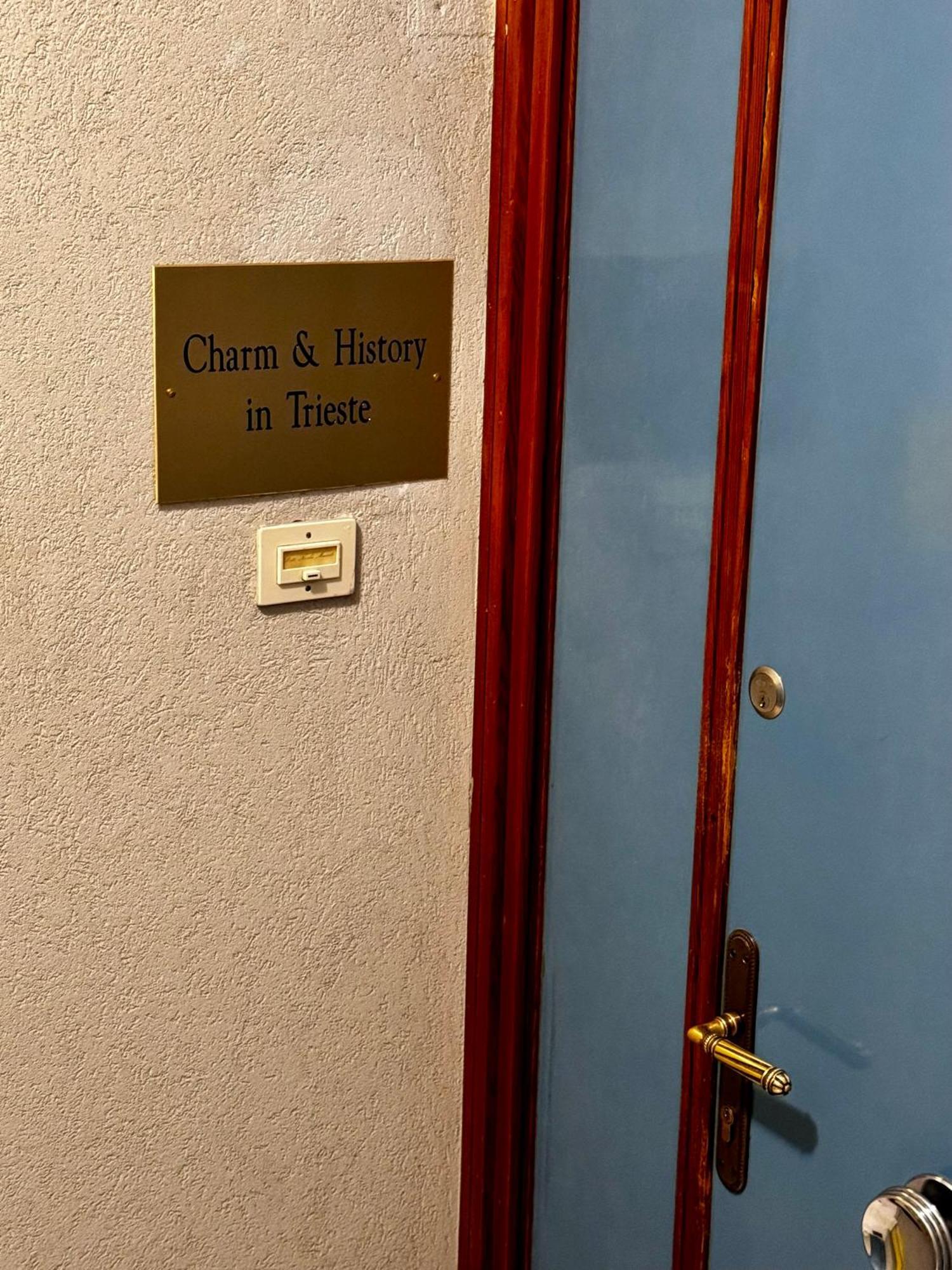 Charm & History In Trieste Luaran gambar